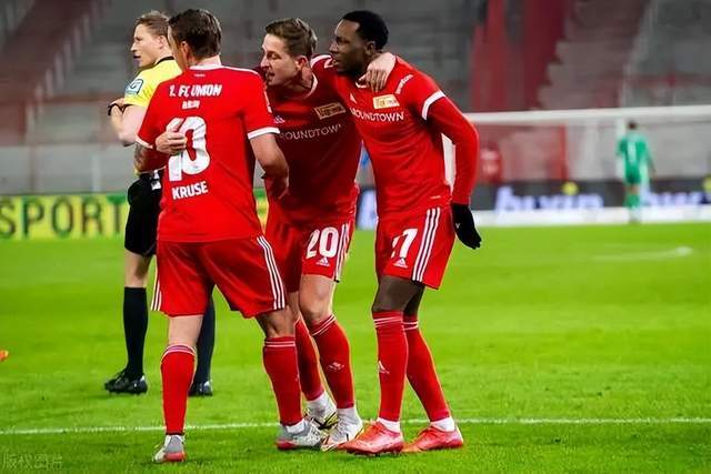 杨31+10+绝杀詹眉空砍77分 老鹰险胜湖人6连胜