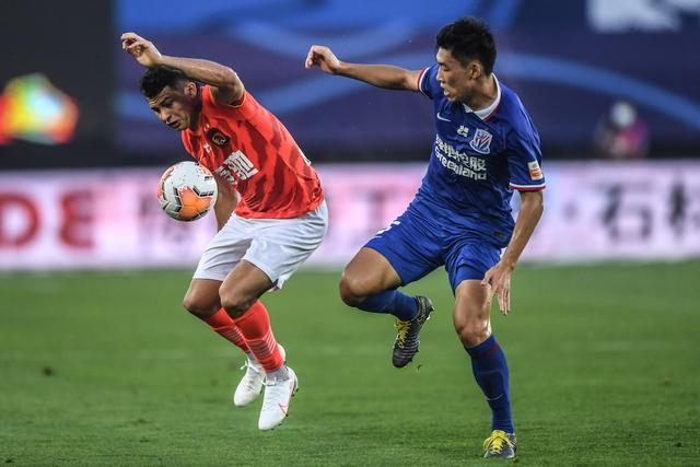 18岁西班牙前锋吉乌在切尔西境遇不佳，8场仅1球